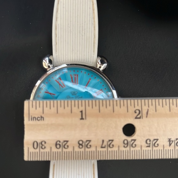 Glam Rock Vintage Glam White Silicone Band Watch - Picture 7 of 9